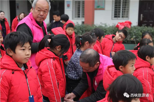 情暖冬日,爱心助力,西峡旅游局公益捐赠在行动 情暖冬日,爱心助力,西峡旅游局公益捐赠在行动