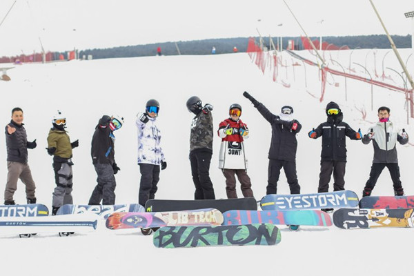 嵩顶滑雪，王者归来！第三届“嵩顶冰雪文化旅游节”在巩义举办