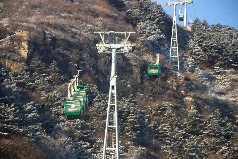 爬山、玩雪、坐索道……趁着天气好，来轿顶山撒欢吧！