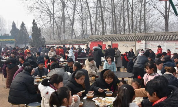 热点｜逛古庙会，万人同吃一锅饭啦！