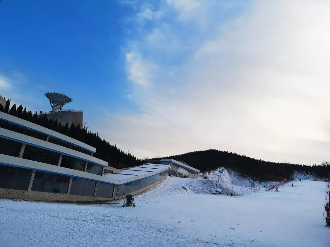 嵩山滑雪场感恩大放价，88元不限时滑雪，持续至营业期结束！