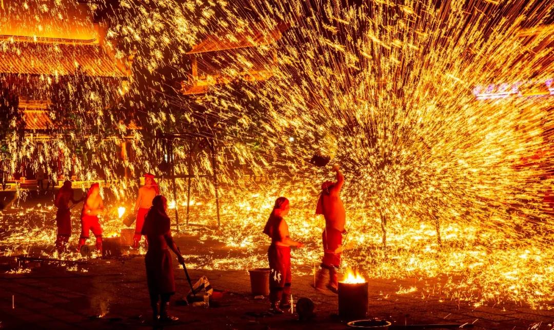 精彩继续：台儿庄古城花灯会亮灯至三月底，火龙钢花持续至3月10日