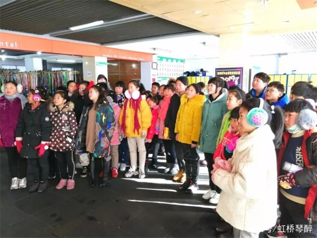 伏牛山助力留守儿童走进“冰雪童话” 尽享童年乐趣！