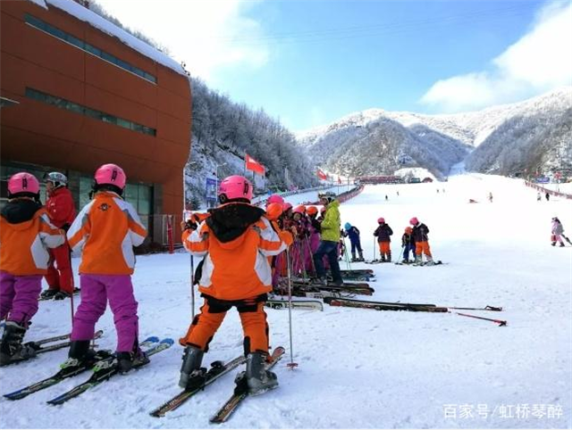 伏牛山助力留守儿童走进“冰雪童话” 尽享童年乐趣！