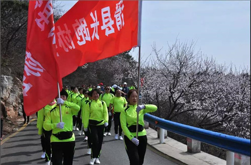 第三届河南省全民徒步大会暨青天河万亩桃花赏花季隆重举行