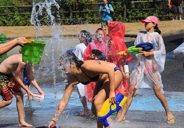 6月15日,大熊山仙人谷第二届“戏水漂流季”盛大开启