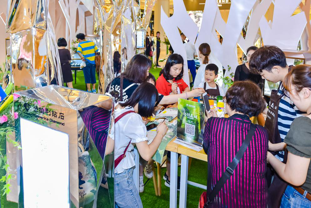 金伯利钻石“幻镜森林”千枚克拉钻闪耀郑州 金伯利钻石“幻镜森林”千枚克拉钻闪耀郑州
