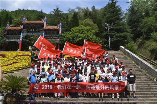 畅游鸡冠洞 开启清凉消夏之旅