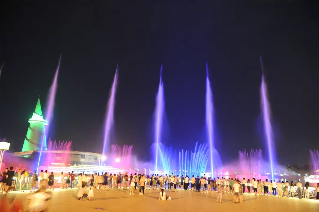 快来郑州绿博园观赏“水炫舞”音乐喷泉！
