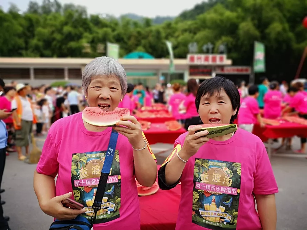 超燃！重渡沟万人免费吃西瓜大赛劲爆上演！