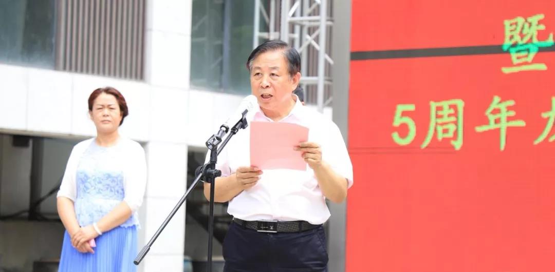 《奔流》文学院作家赴栾川龙峪湾景区举办大型采风活动