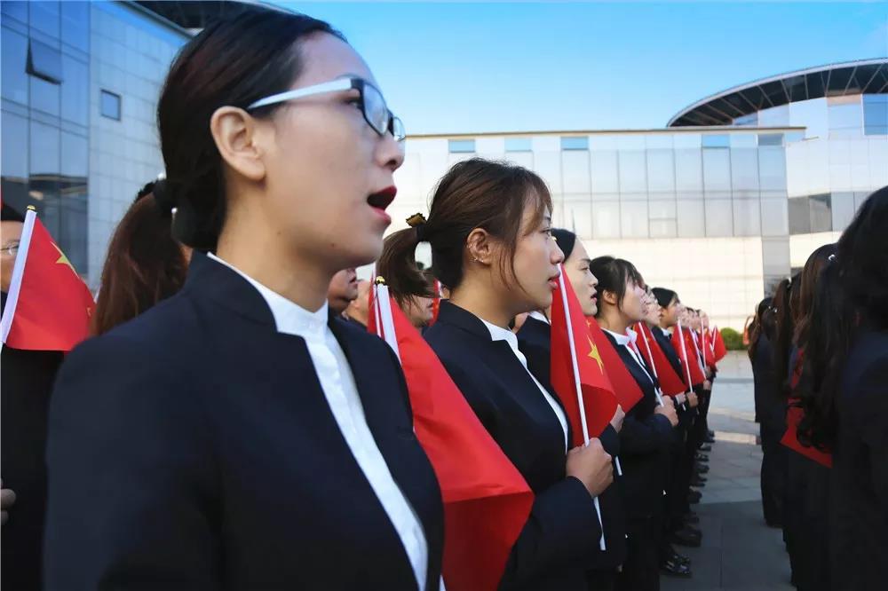 祖国你好！老君山员工同升国旗、唱响国歌，向祖国70周年华诞献礼！