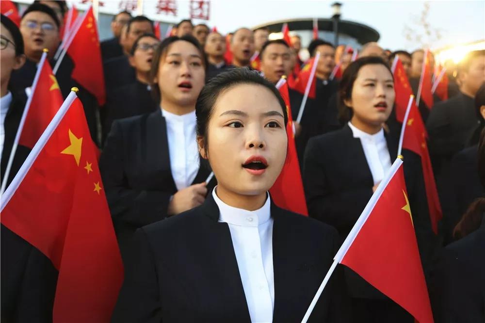 祖国你好！老君山员工同升国旗、唱响国歌，向祖国70周年华诞献礼！