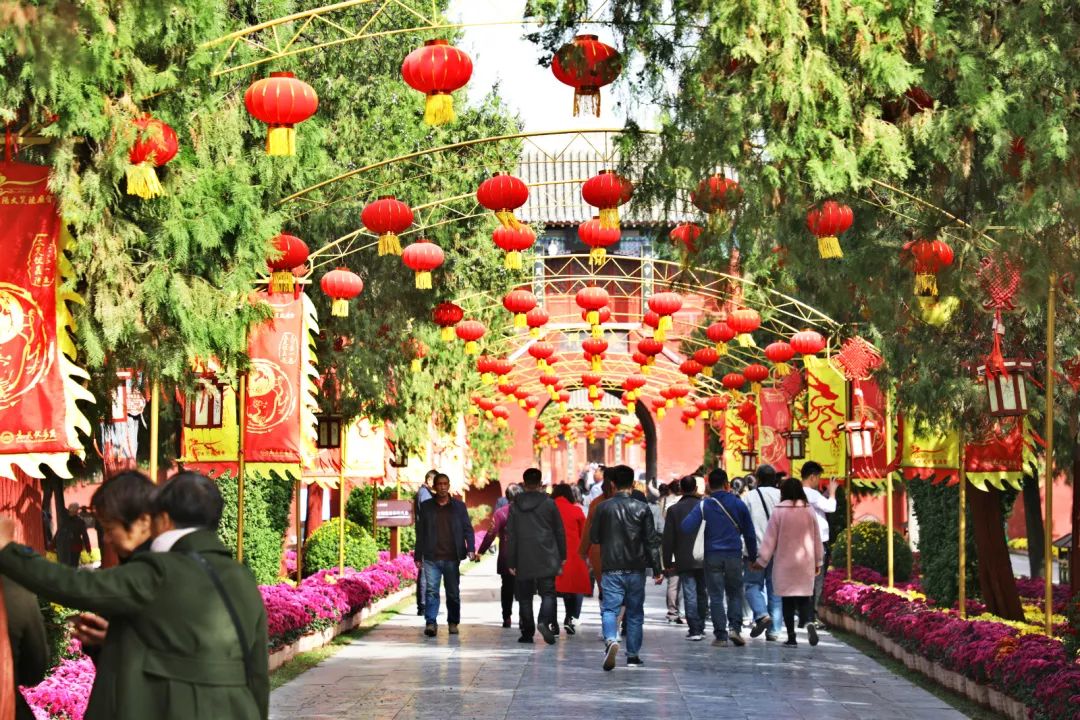 羲陵讲解郝红丽 夫妻共筑景区美