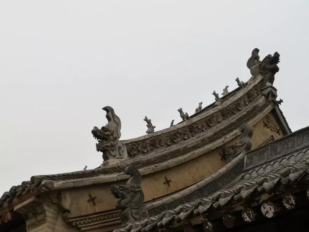 屹立百年的守护者——屋脊上的神兽