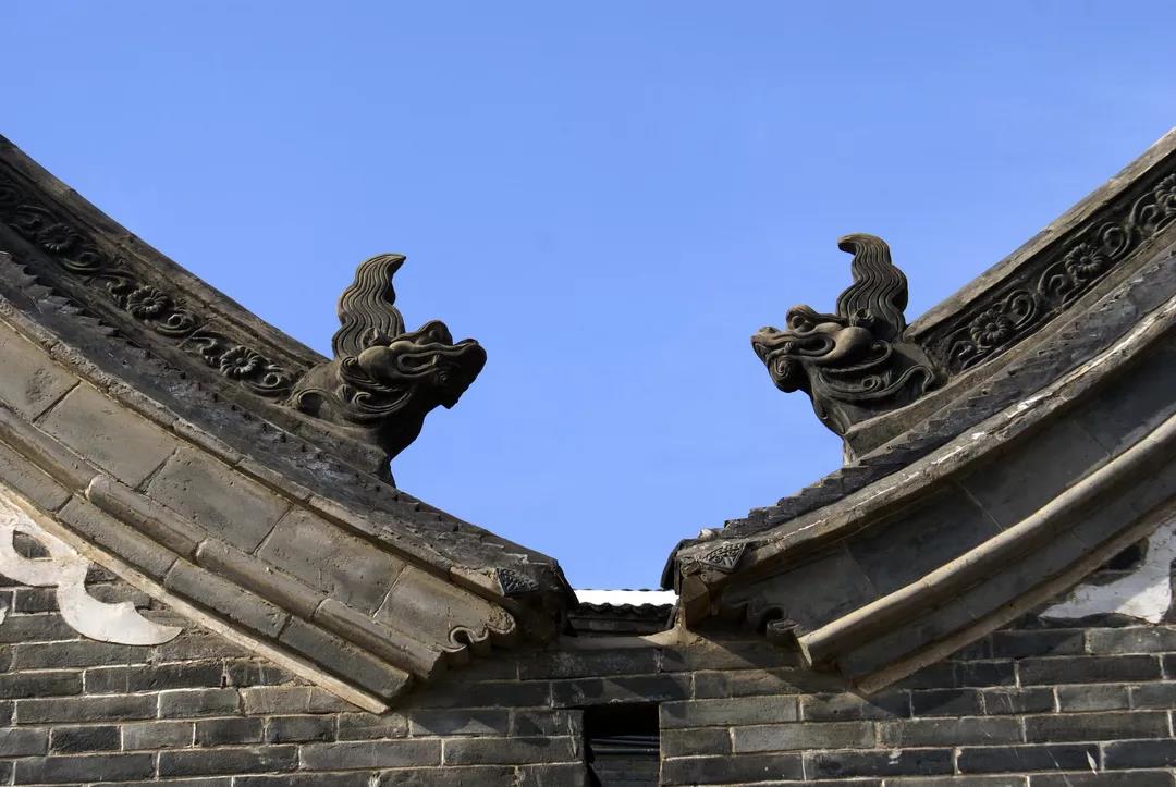 屹立百年的守护者——屋脊上的神兽