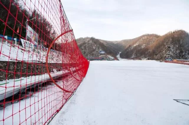 洛阳伏牛山滑雪度假乐园首滑仪式圆满举办，68元特惠畅玩冰雪嘉年华！