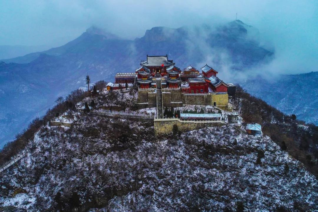 下大雪的茱萸峰美得不像话！