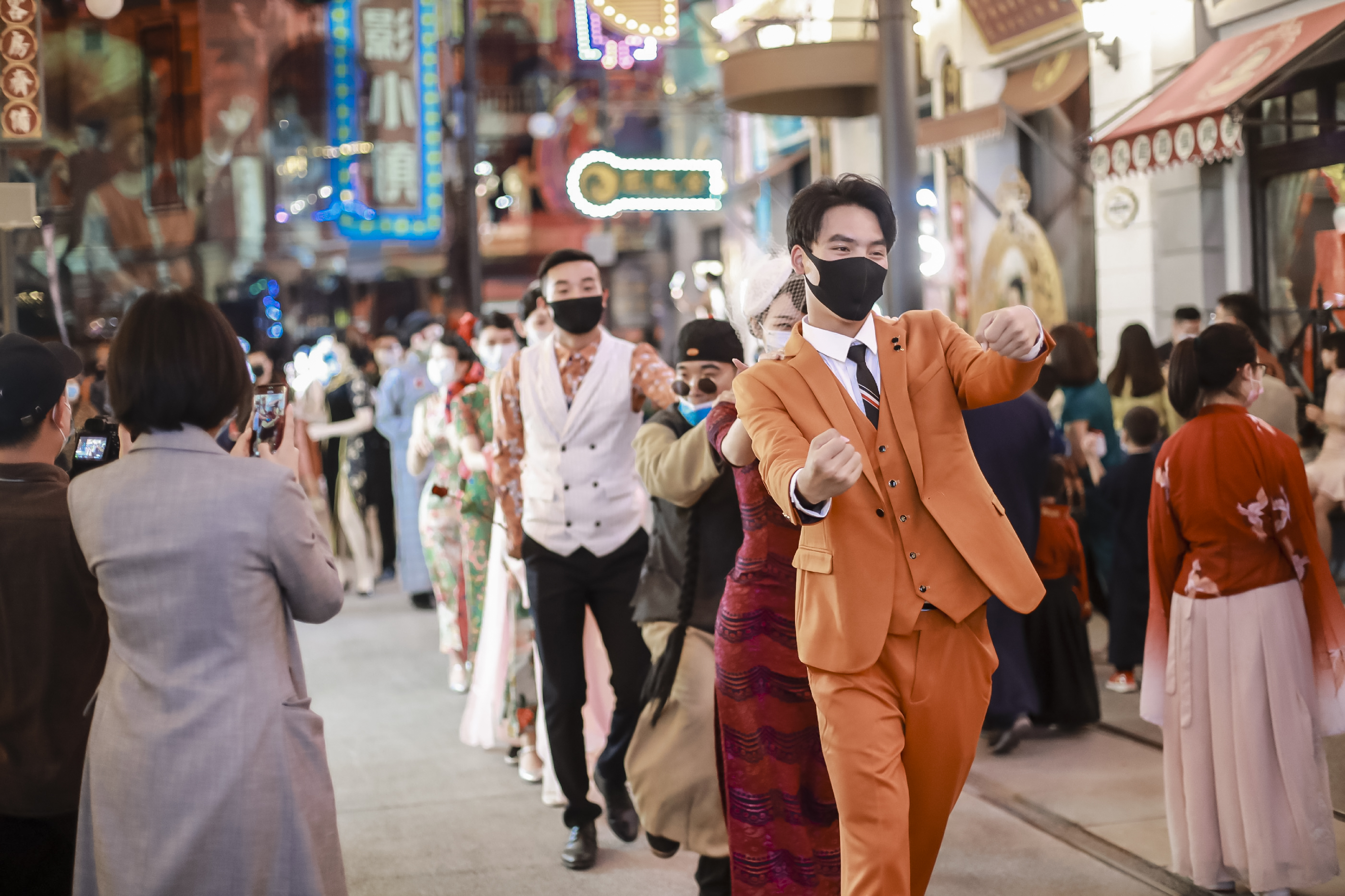 建业电影小镇夜游《一路有戏》盛景重现