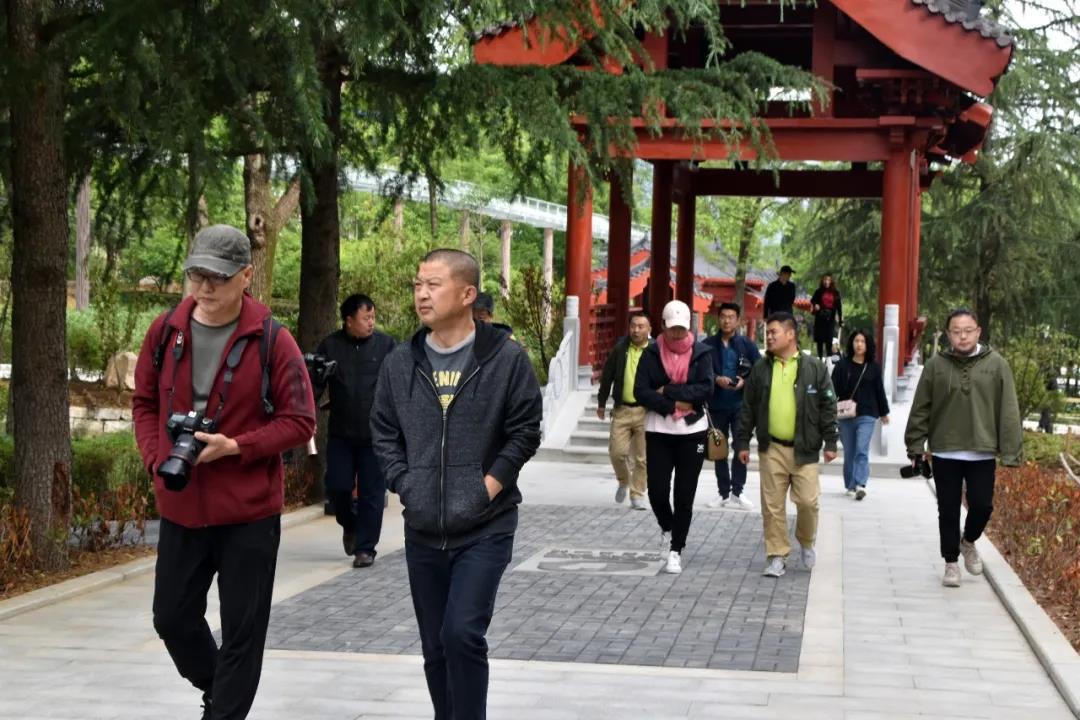 北京旅行商莅临鸡冠洞景区踩线考察