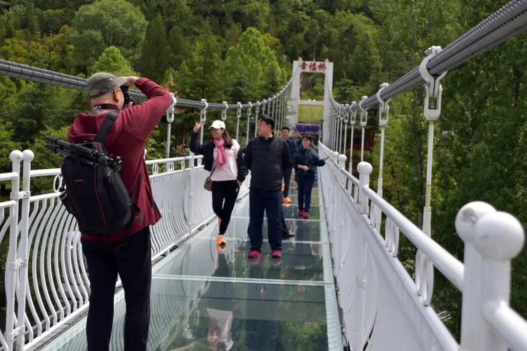 北京旅行商莅临鸡冠洞景区踩线考察