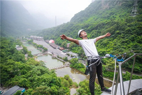 踏风行走、飞檐走壁～云台山六大“练胆”项目等你来体验！