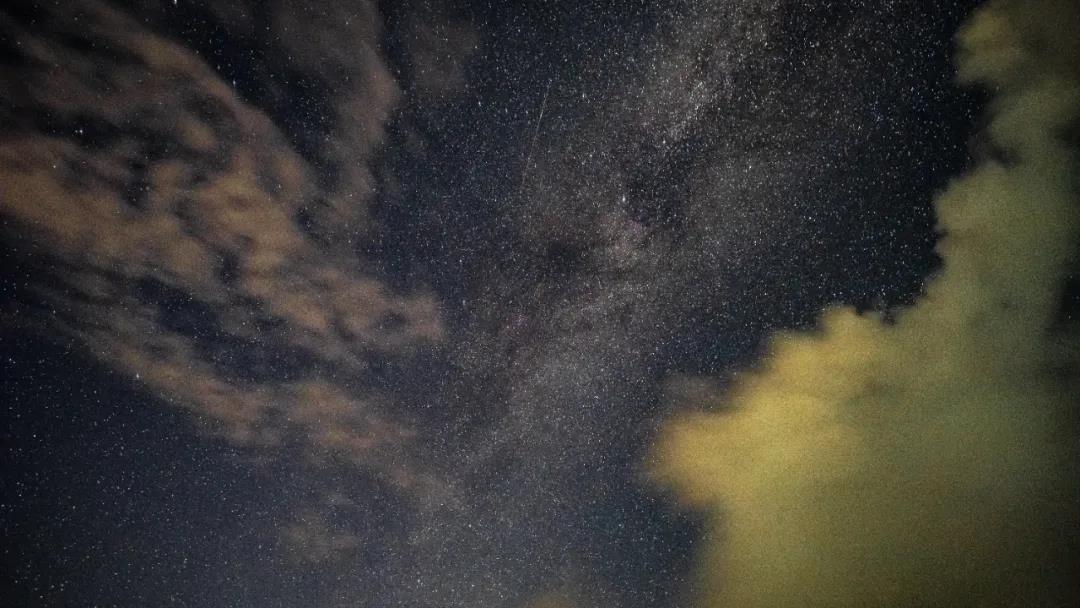 我能想到最浪漫的事，是和你去看白云山的星空银河