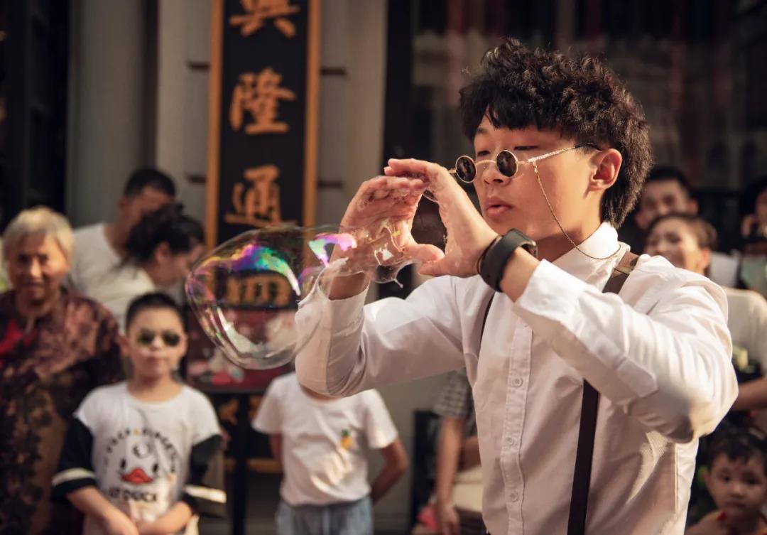 娃见疯！电影小镇蹦蹦跳跳泡泡节来啦！