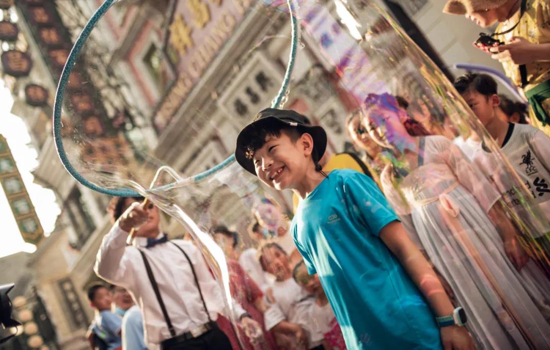 娃见疯！电影小镇蹦蹦跳跳泡泡节来啦！
