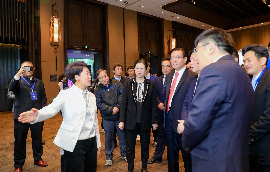 郑州建业电影小镇荣获“2020 游客喜爱的十大夜间演艺”奖