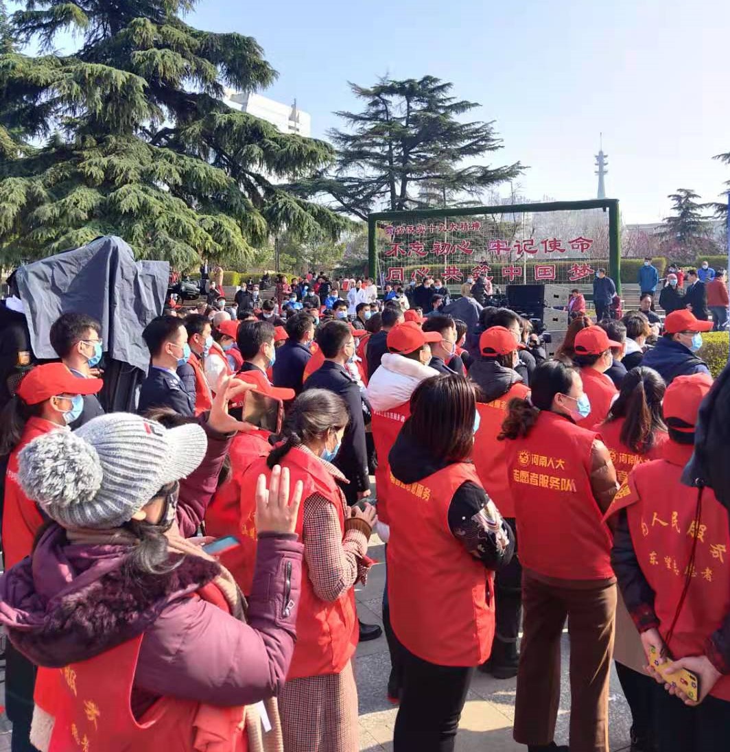 文明市民汪太银:参加紫荆山志愿者活动