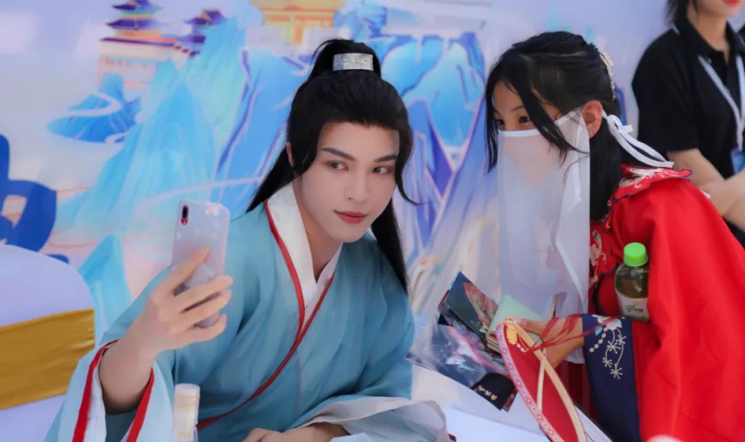 “仙宫云裳 国风盛典”老君山山水汉服节开幕式圆满举行! “仙宫云裳 国风盛典”老君山山水汉服节开幕式圆满举行!