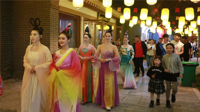 汴“凉”之夜，草原狂欢节，这个夏天就是玩~