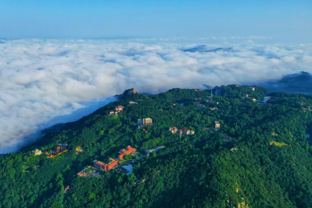 鸡公山景区小长假第一天迎来开门红!