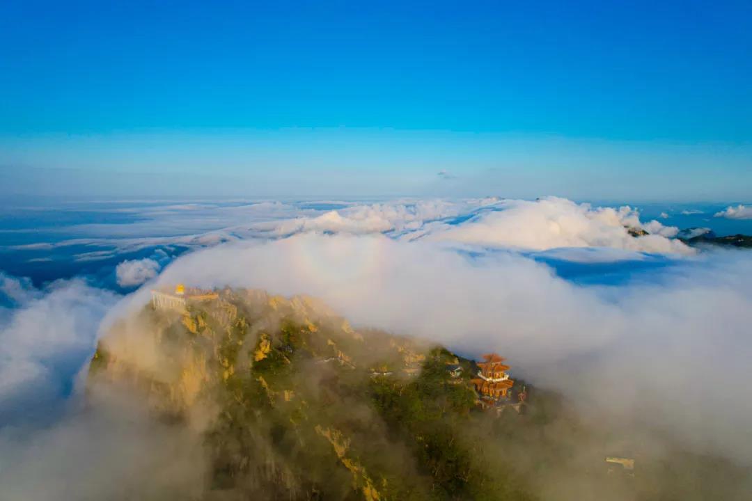 白云山┃云海日出献礼国庆，太震撼了！