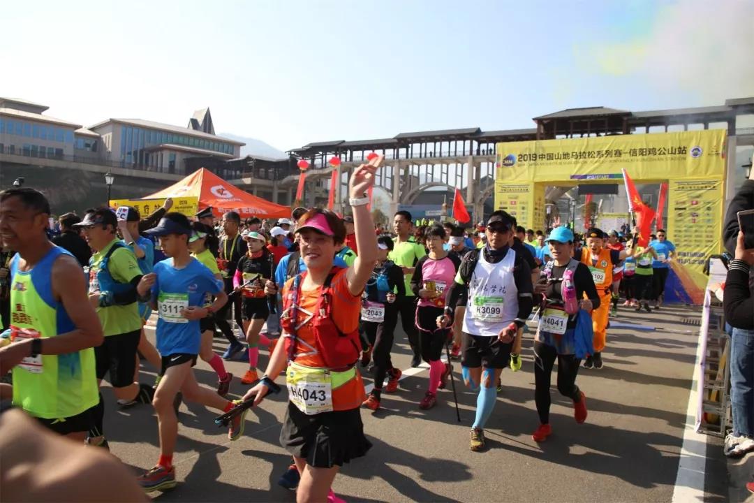 “鸡公山国家级登山健身步道荣膺2021中国体育旅游十佳精品线路”