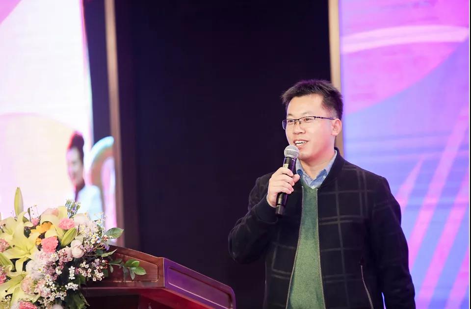 郑州市女企业家协会二届四次会员代表大会暨“万人助万企”政策宣讲圆满召开 郑州市女企业家协会二届四次会员代表大会暨“万人助万企”政策宣讲圆满召开