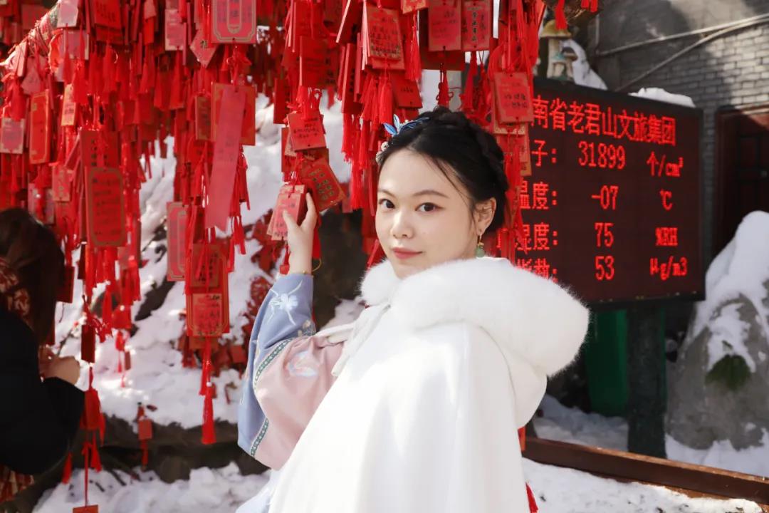 当仙山与汉服相遇，那些游客小姐姐们的惊艳瞬间