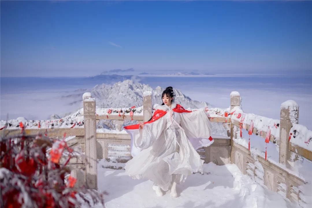 当仙山与汉服相遇，那些游客小姐姐们的惊艳瞬间