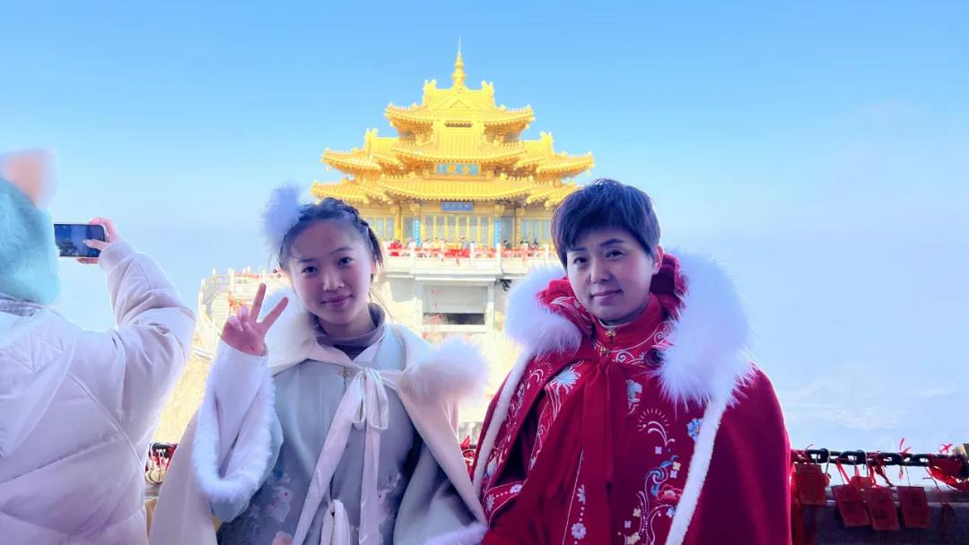 当仙山与汉服相遇，那些游客小姐姐们的惊艳瞬间