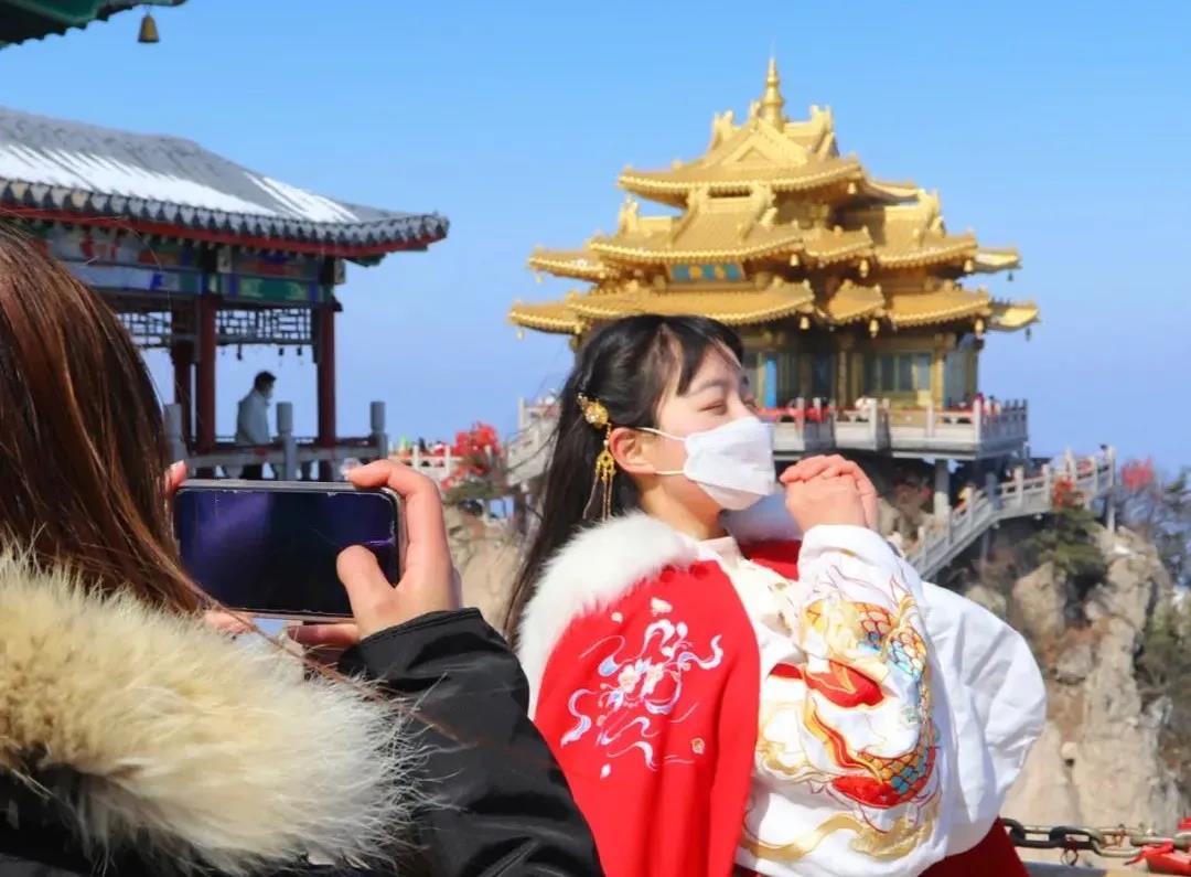 当仙山与汉服相遇，那些游客小姐姐们的惊艳瞬间