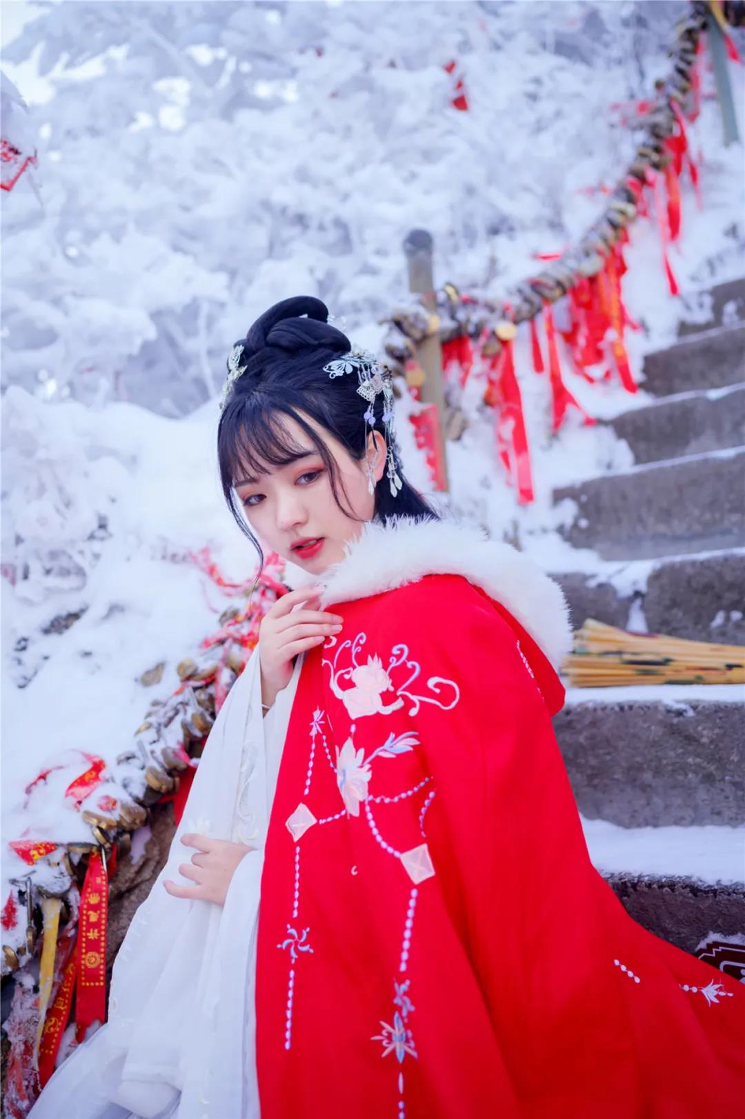 当仙山与汉服相遇，那些游客小姐姐们的惊艳瞬间