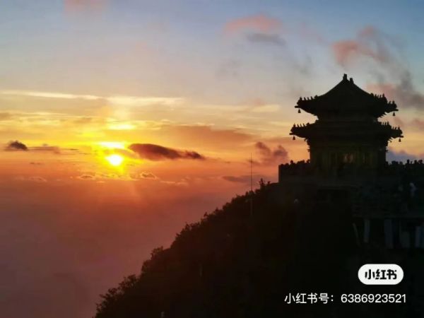 游客照系列NO.4 | 盛夏，来老君山就应该这么拍照！