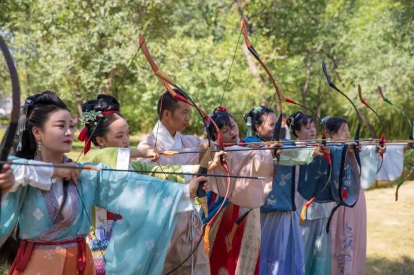 央视报道嵩山景区重阳登高，国庆传统活动持续火爆！