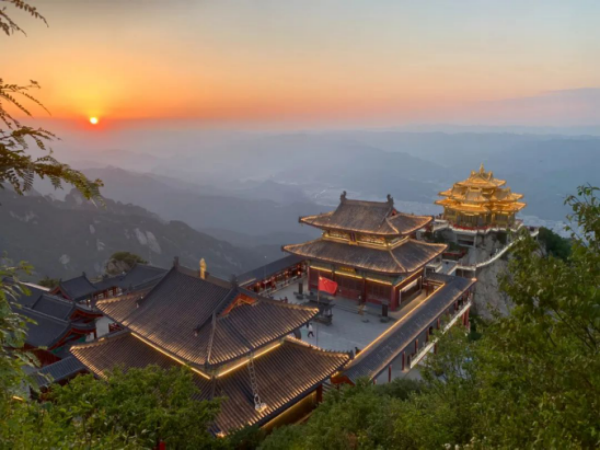 老君山的秋天，景色到了极致，美醉了双眼