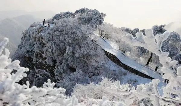 千架无人机功夫秀 峻极峰顶追光跨年 嵩山少林喊您来嗨！