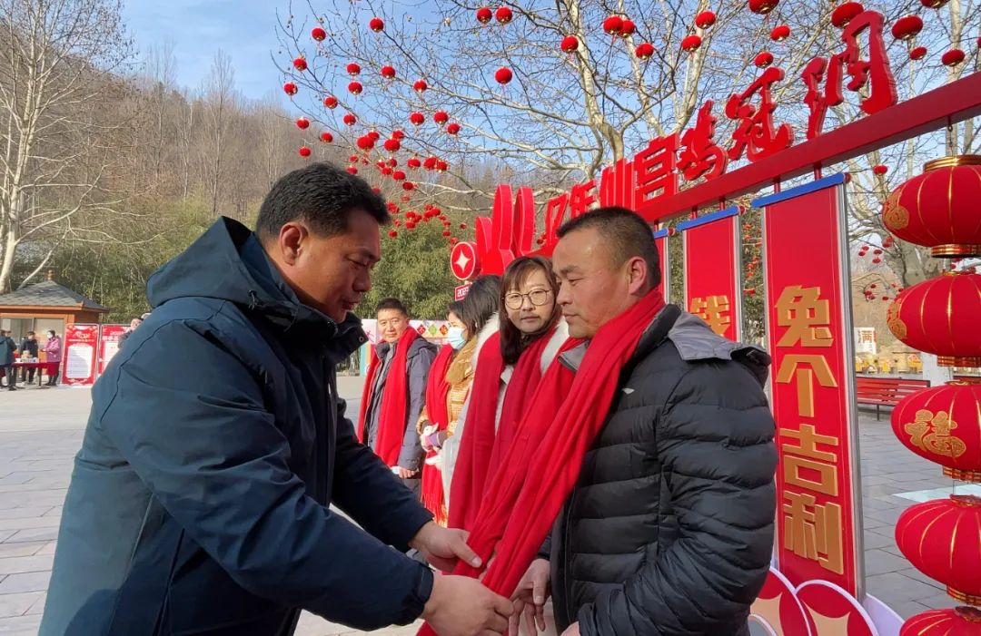 春满中原 老家过年 | 大年初一，栾川鸡冠洞迎来开门红