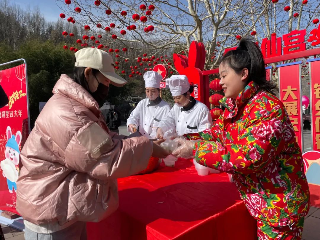 春满中原 老家过年 | 大年初一，栾川鸡冠洞迎来开门红