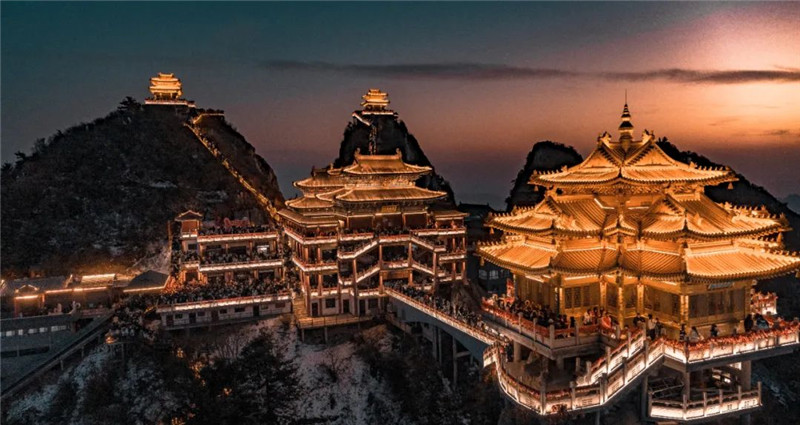 行走河南·读懂中国｜雪后老君山夜景美如画，震撼航拍视角来了！