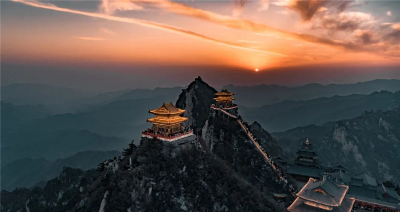 行走河南·读懂中国｜雪后老君山夜景美如画，震撼航拍视角来了！